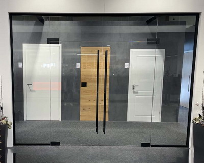 Understanding Door Hinges: Pivot, Pneumatic, and Hydraulic Compared